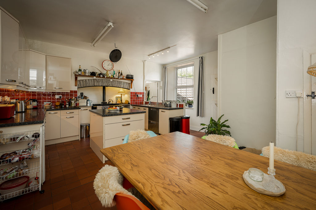 Kitchen / Breakfast Room- click for photo gallery